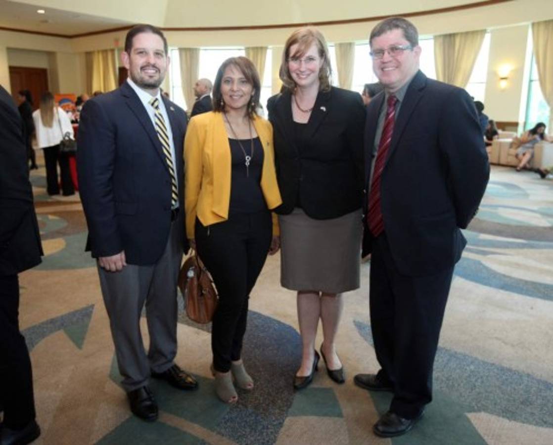 noche de recuerdo entre compañeros