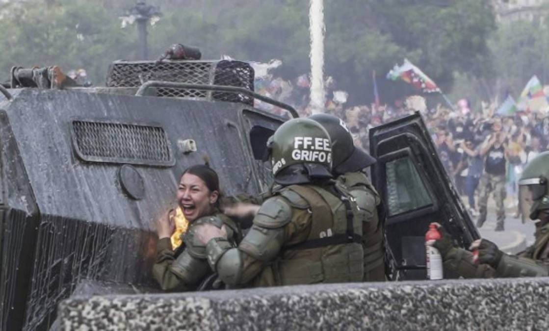 FOTOS: Destrucción y saqueos en Chile a 20 días de protestas violentas