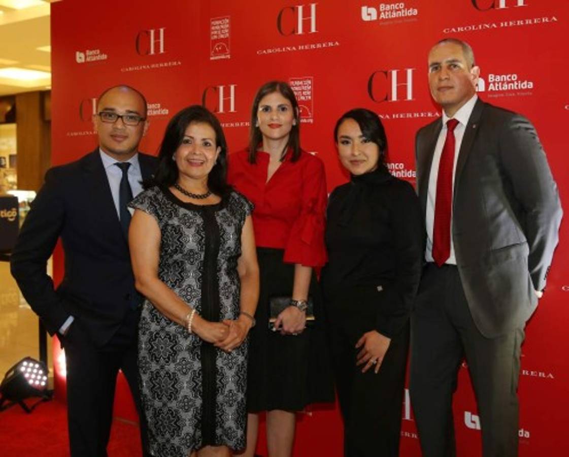 Hojas y flor de jazmín predominan en la nueva colección de Carolina Herrera