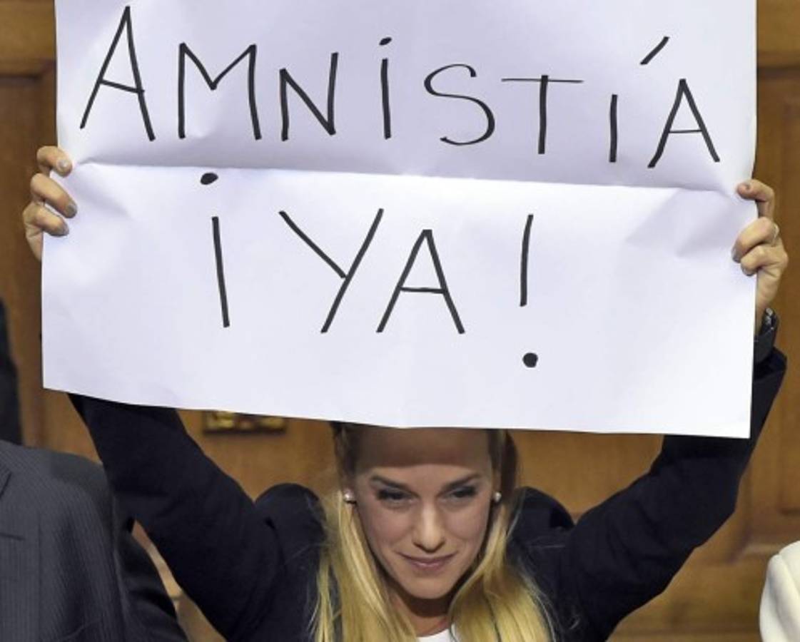 Oposición asume mando del Parlamento en una Venezuela bajo crisis y tensión