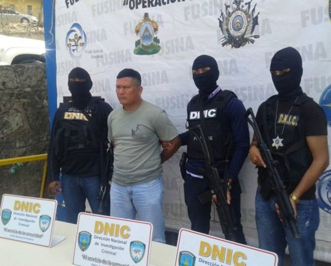 Capturan a expolicía sospechoso de doble homicidio