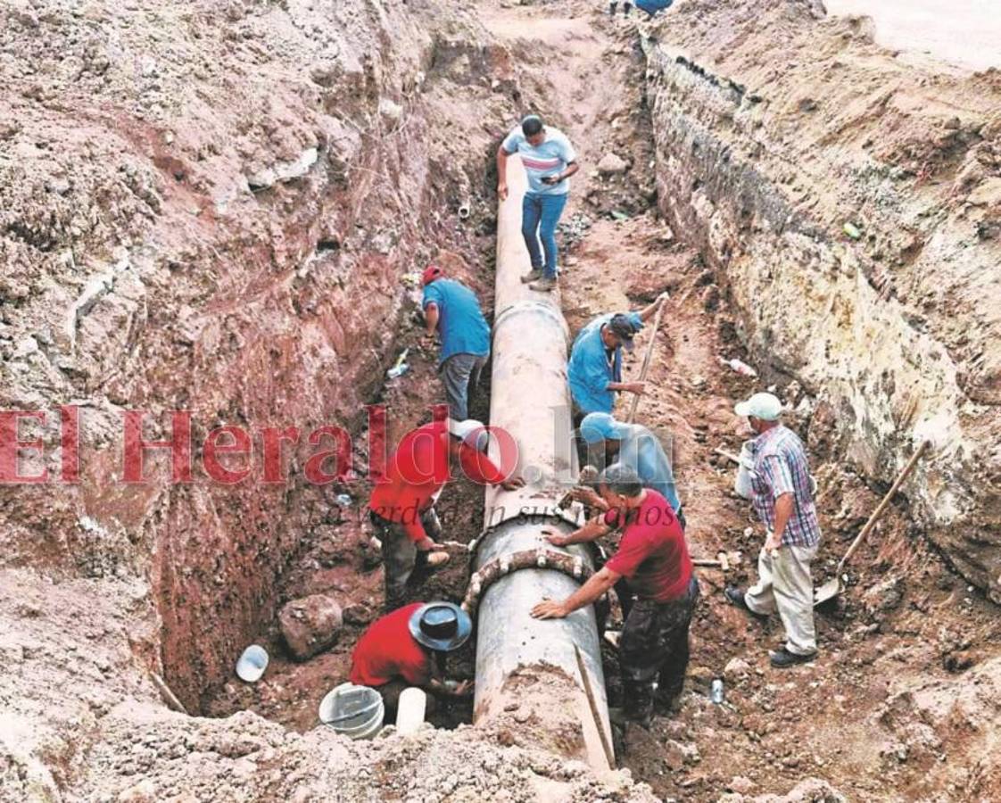 Tubería rota desperdició 2.1 millones de galones de agua en la capital de Honduras