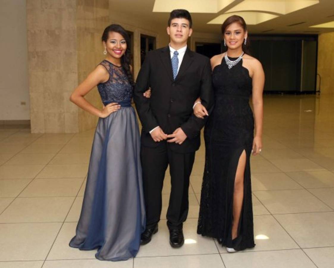 Seniors de la Nashville School celebraron su emotiva graduación