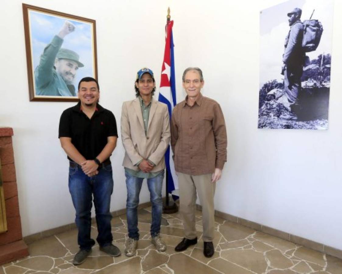 Josué Orellana rumbo a Cuba a presentar 'Hostis'