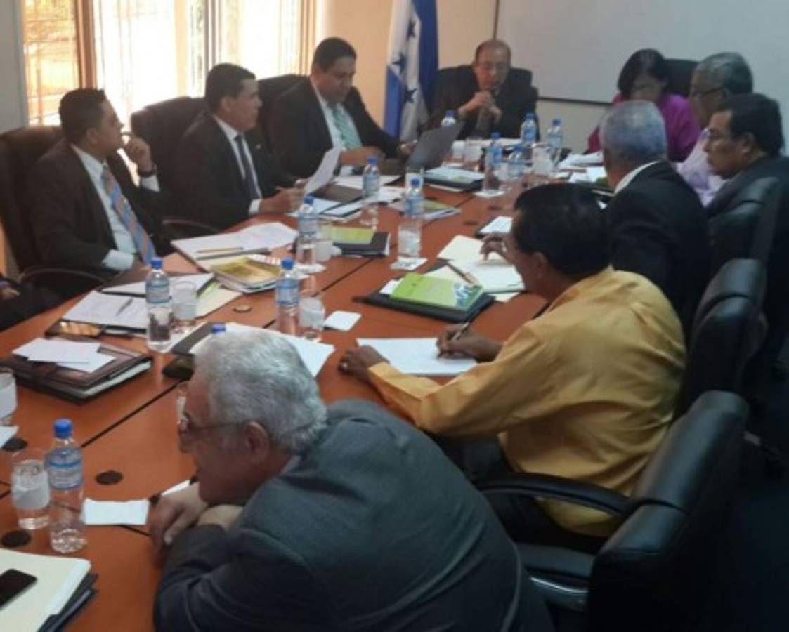 Sugieren 'abrir públicamente' elección de magistrados de la CSJ