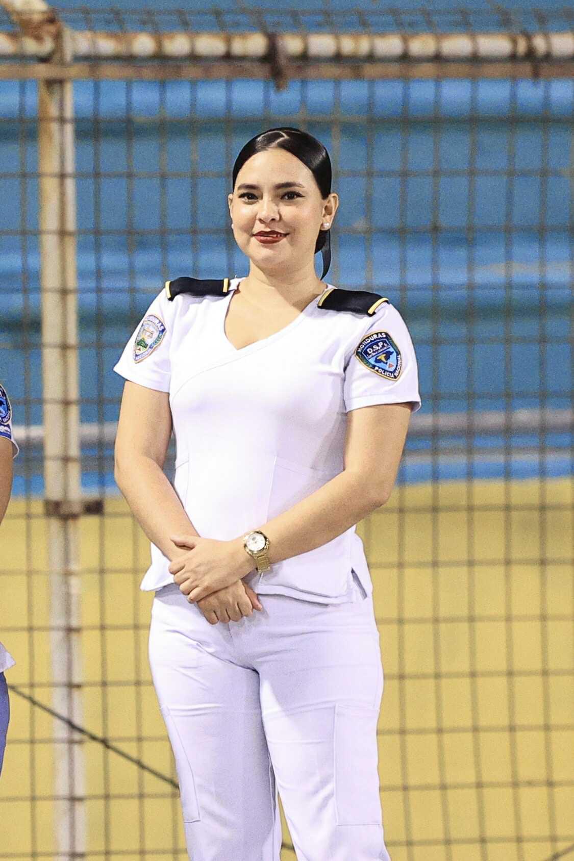 El estadio Olímpico se llena de lindas chicas para el clásico sampedrano