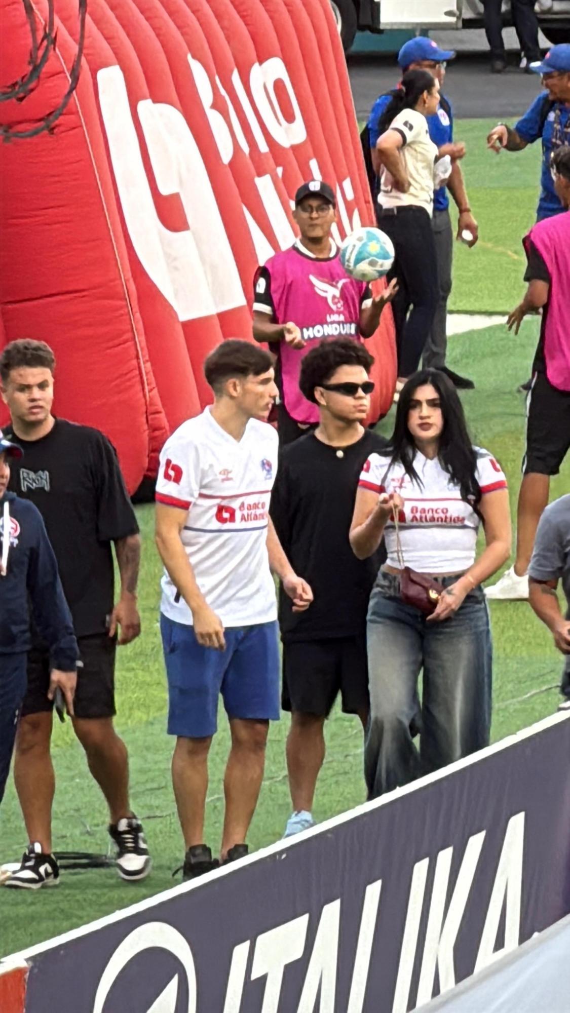 Lo que hizo Roxana Somoza, esposa de jugador roba suspiros, Edwin preocupa y felicidad de Olimpia