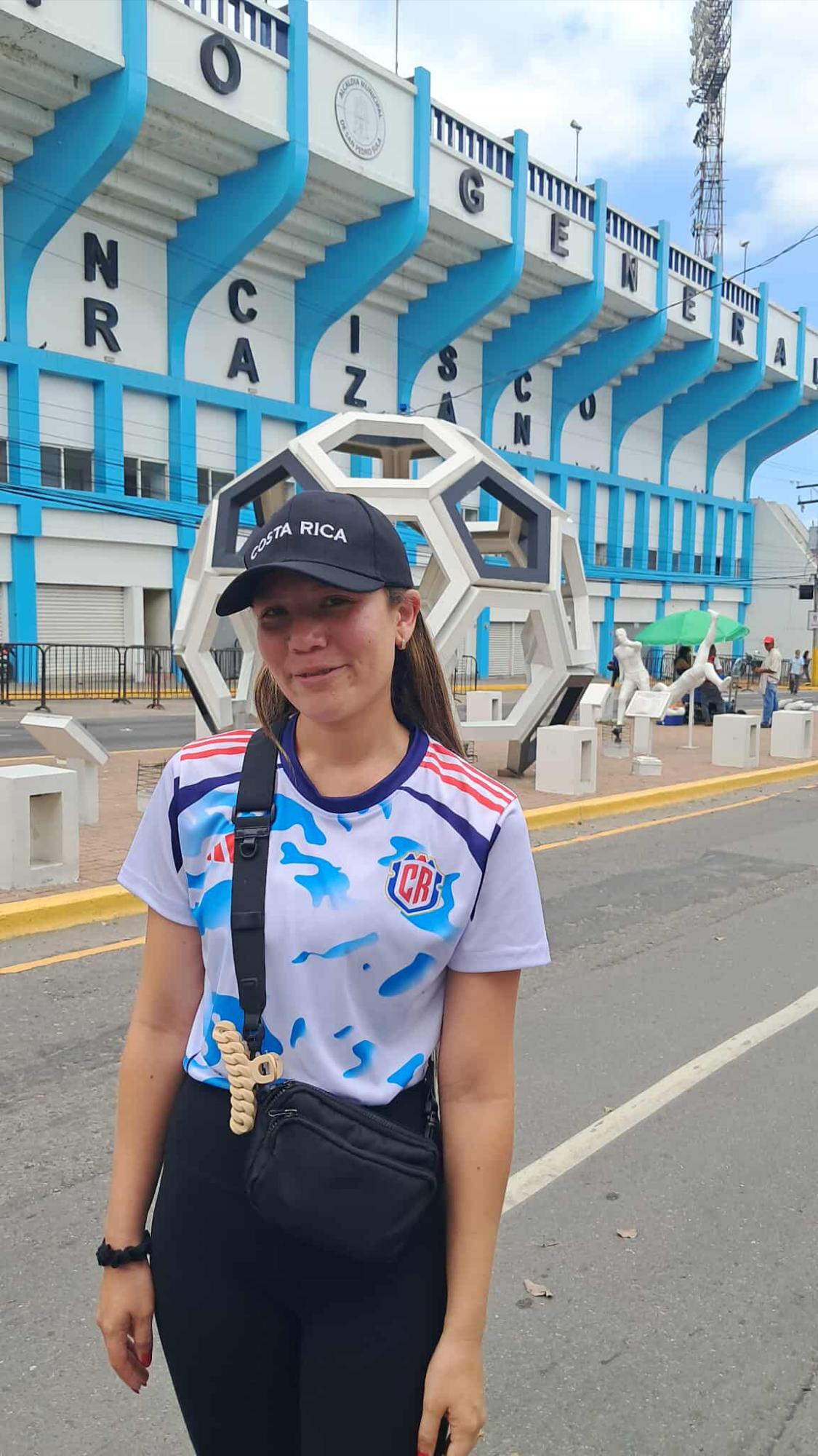 Honduras vs Costa Rica: Las lindas chicas que engalanan la previa del partido en el Morazán