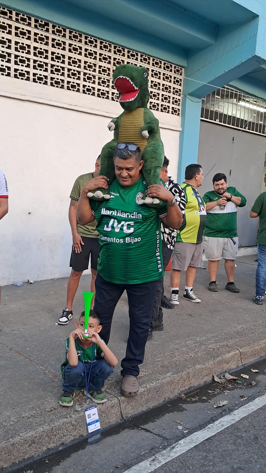 Infiltrados, tiktoker sorprende y aficionada enamora: Ambiente en la final Marathón vs Motagua