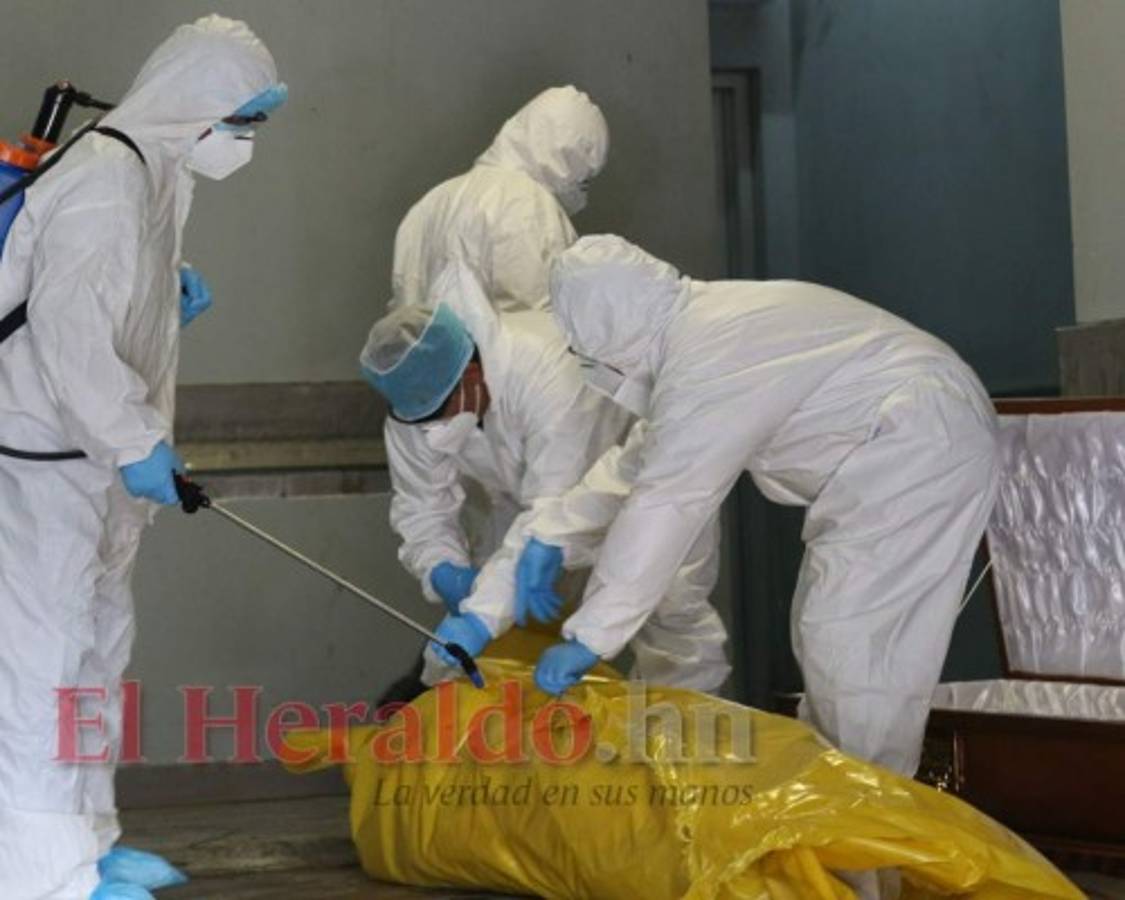 Expertos piden alejar temores de contagios por muertos de Covid-19