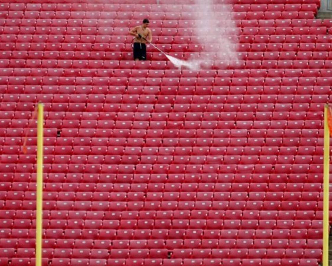 Un nuevo reto para los deportes: Proteger a los estadios del coronavirus