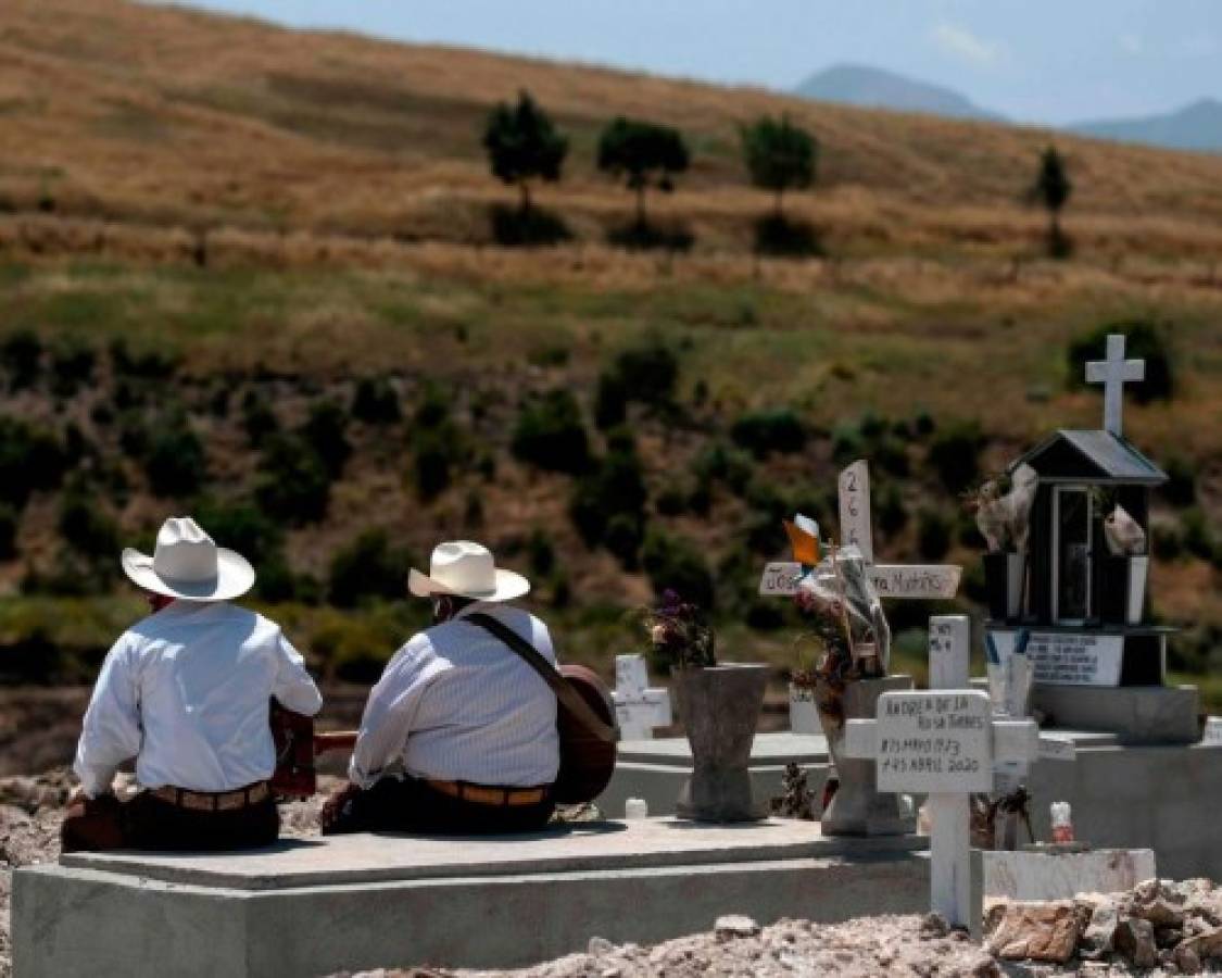 El luto por el Covid-19 en México, el país que festeja a sus muertos