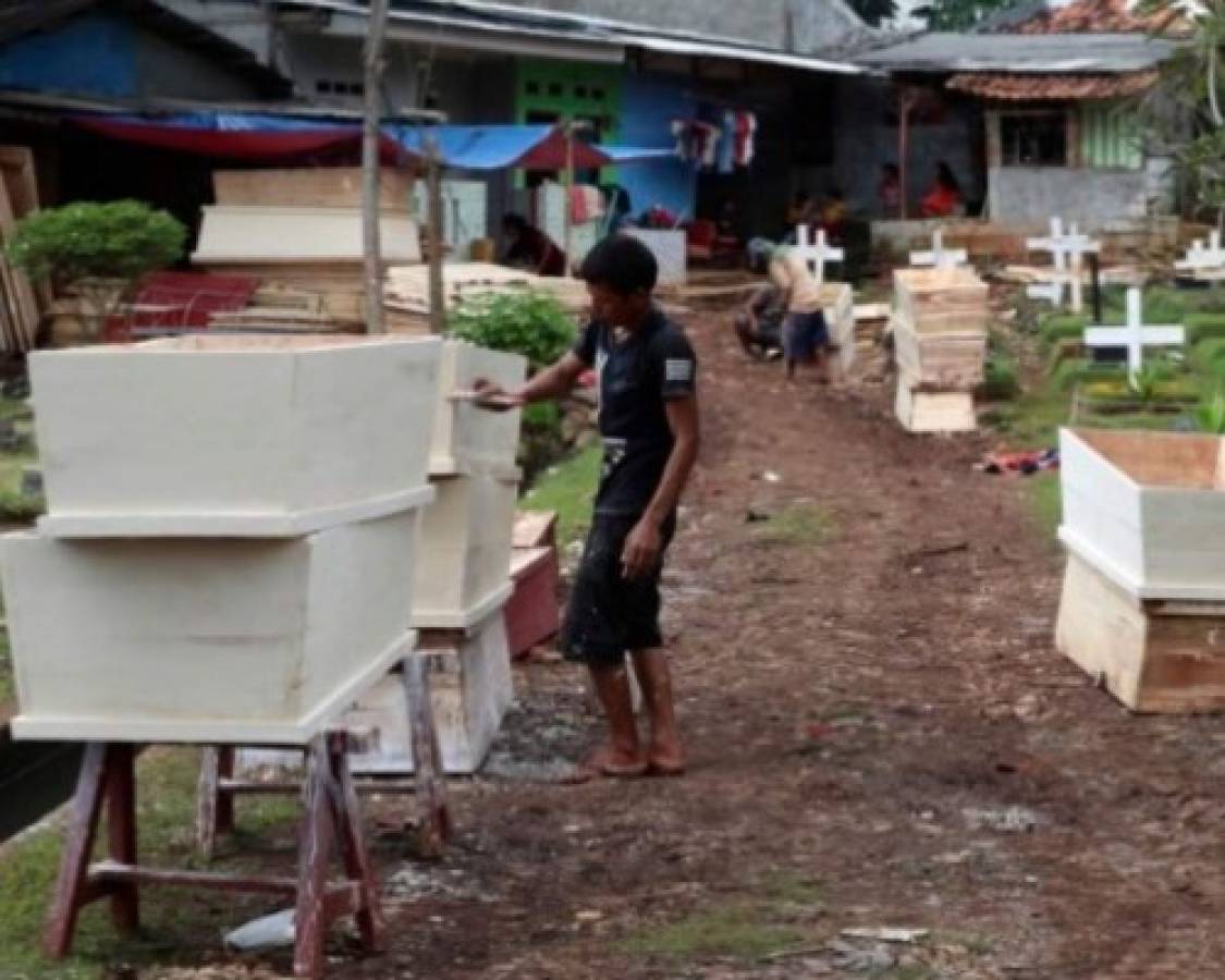 Tras negación, aumentan muertes por coronavirus en Indonesia