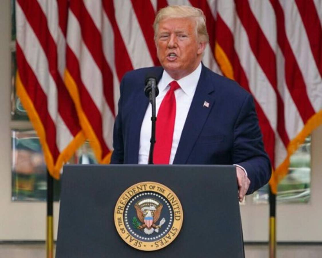 Trump amenaza con 'cerrar' redes sociales tras etiquetas a sus tuits