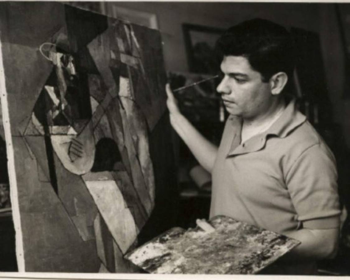 RTISTAEl maestro Castillo cuando preparaba una muestra cubista para ser exhibida en Costa Rica. En 1965 fue director de la ENBA.