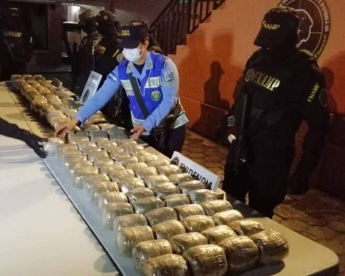 Caen cuatro personas por transportar droga dentro de cisterna