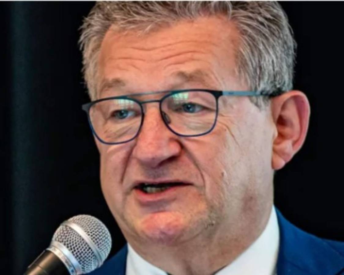 Ciudadano apuñala en el cuello a un alcalde de una ciudad en Bélgica