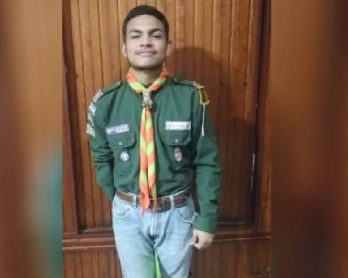 Los compañeros de César en el grupo de Boy Scout también piden que cualquier persona que tenga información se comunique con ellos.