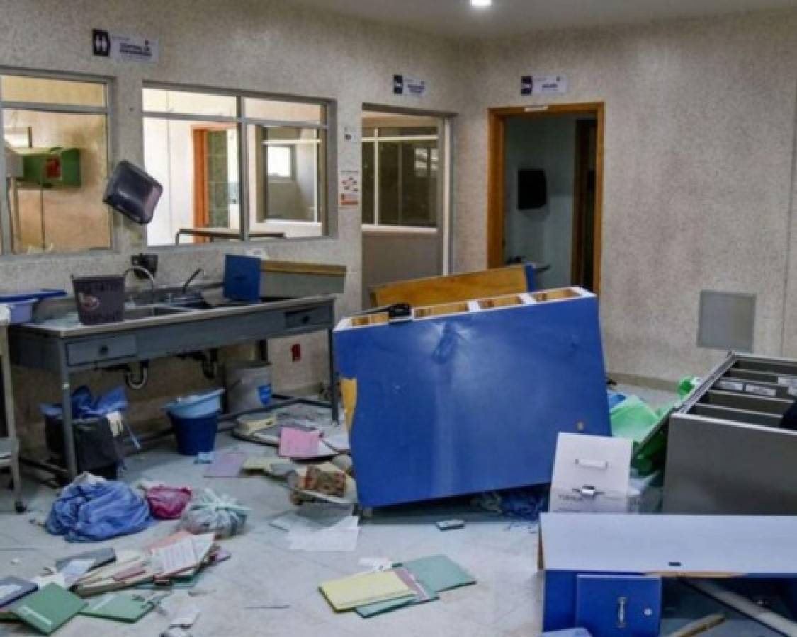 Por falsos rumores sobre covid-19 dañan hospital y patrullas en México