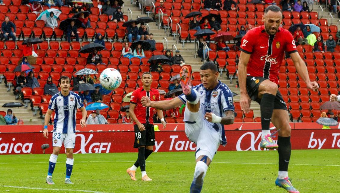 Kervin Arriaga y el motivo por el cual se ha 'enfriado' el traspaso del Levante a otro club