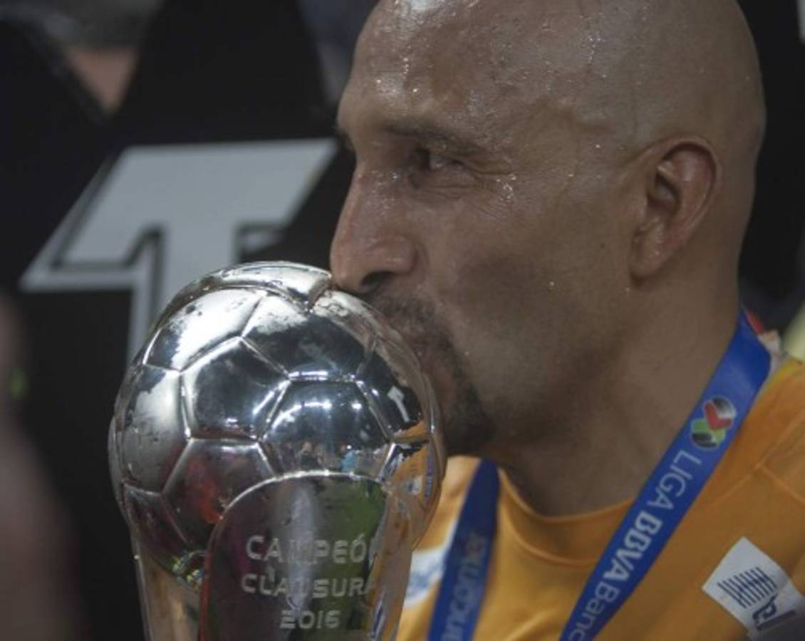 Conejo de la buena suerte, Óscar Pérez se convirtió en el campeón más viejo de México