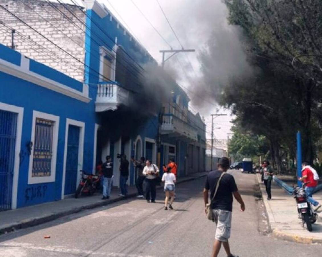 Prende fuego a sede del Partido Nacional en Comayagüela