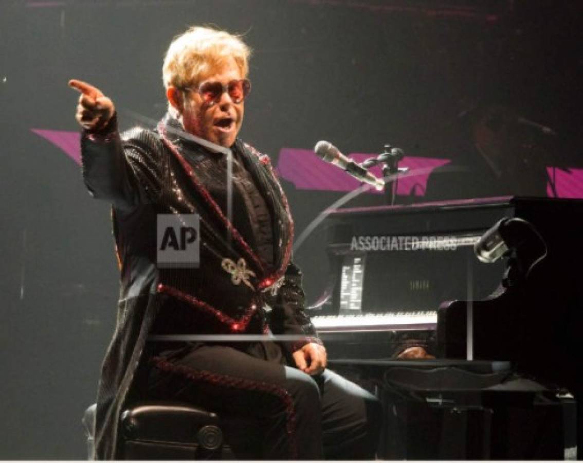Elton John arranca su gira del adiós con estilo
