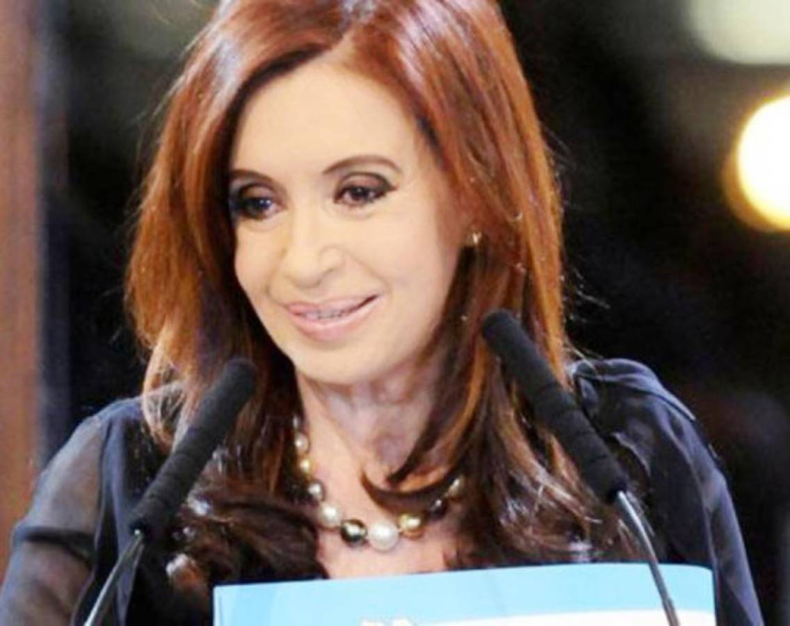Presidenta argentina vuelve a la escena pública