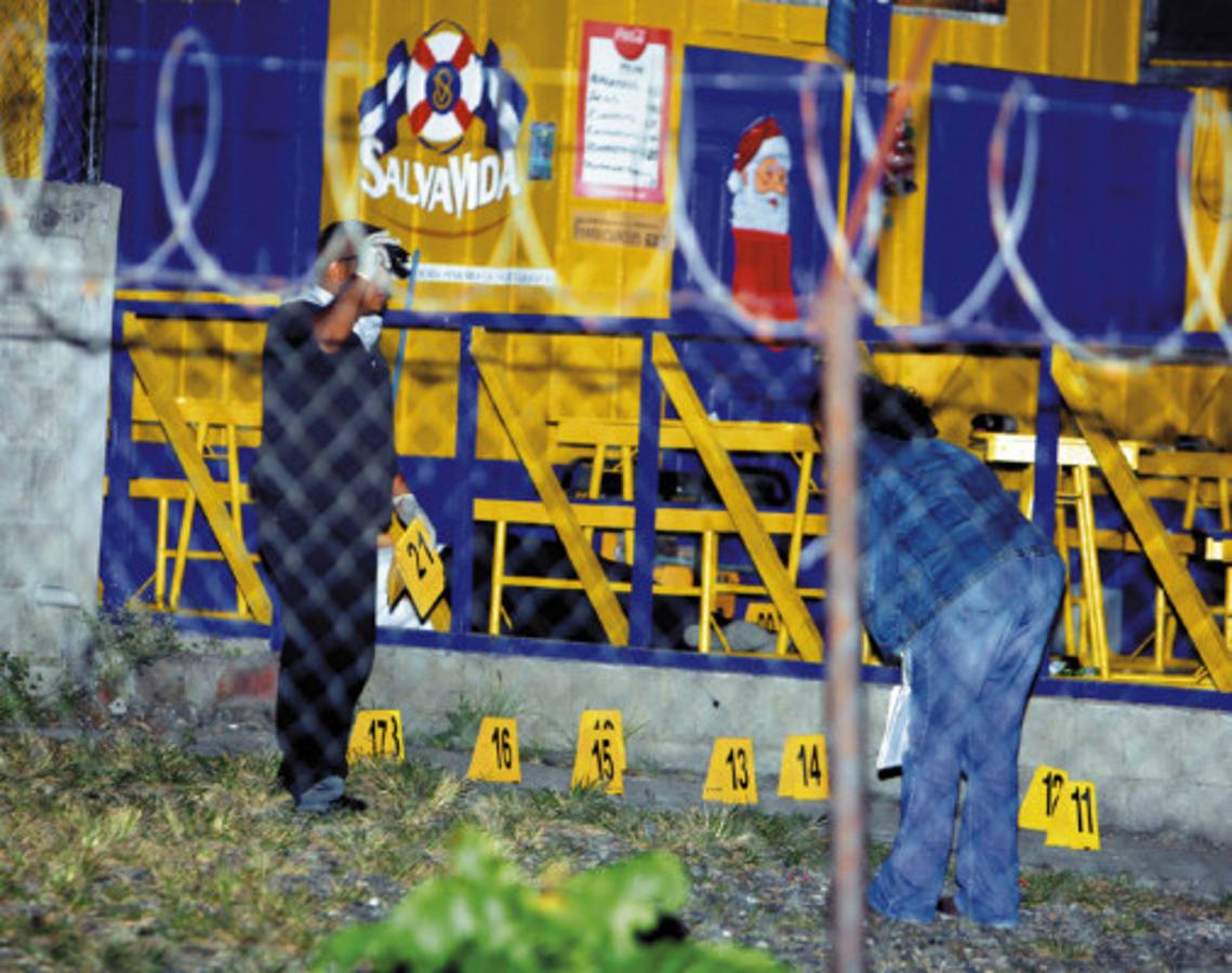Al menos dos muertos deja tiroteo en canchas de fútbol