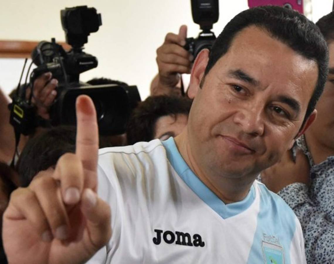 Comediante Jimmy Morales se proclama presidente electo