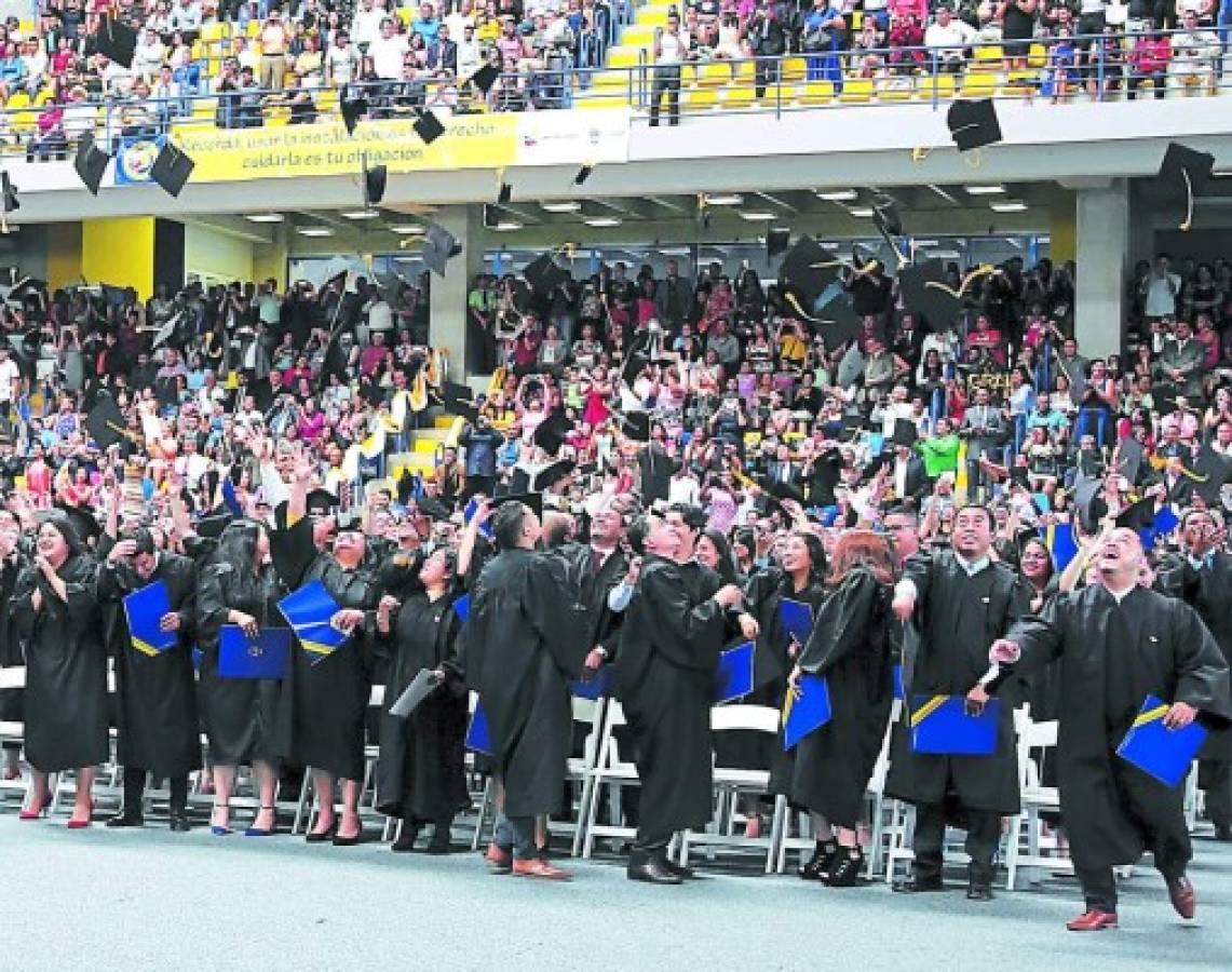 La Universidad Nacional Autónoma de Honduras gradúa a 578 profesionales