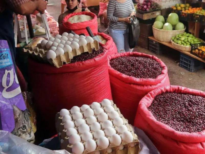 Los granos básicos registran precios estables para esta semana en los mercados de la capital, aunque expertos no descartan un alza debido a la falta de producción por la sequía extrema que se mantiene.