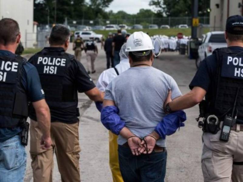 Las políticas antimigrantes de Trump tienen a los latinos en aprietos, razón por la que buscan el sur como refugio.