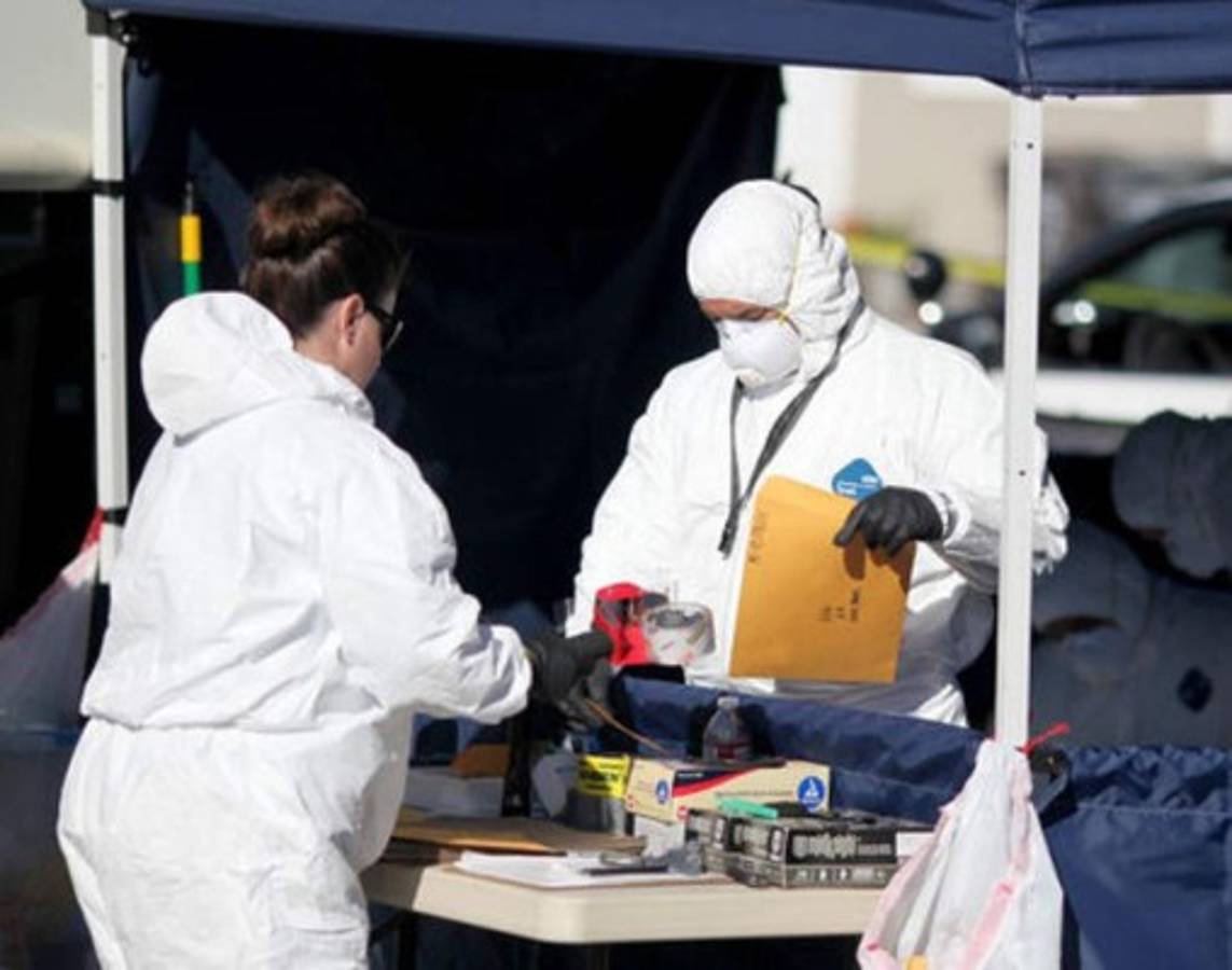 Pareja acusada de matar a dos niños en bodega de California