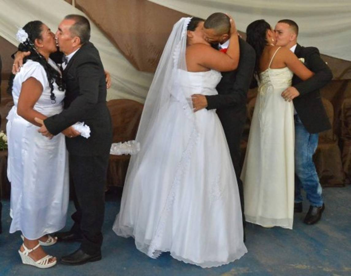 Boda colectiva en cárcel de Colombia: se casaron 17 presos
