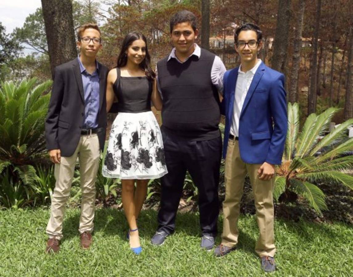 Seniors de Elvel School celebran su tradicional desayuno para fortalecer lazos de amistad