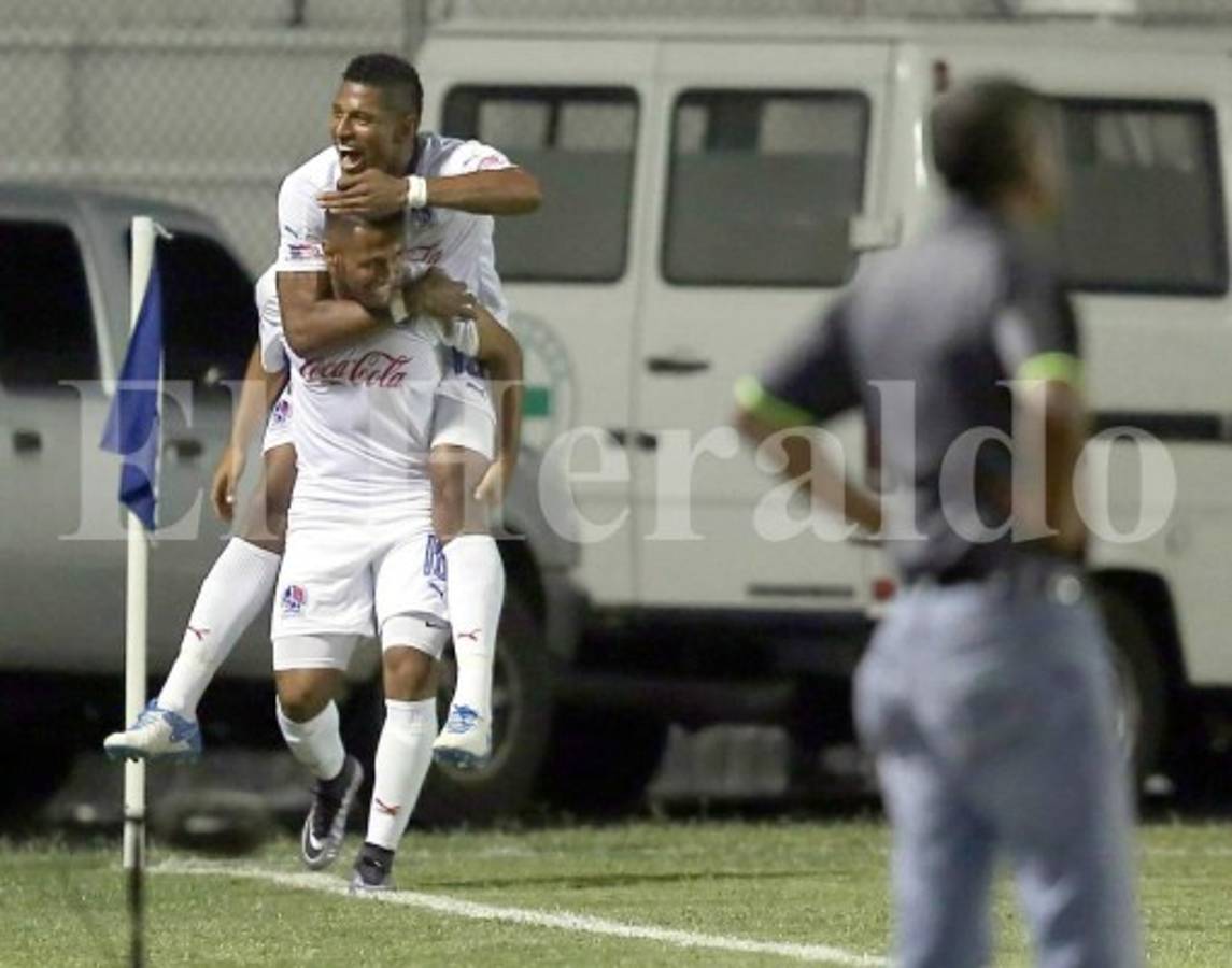 Olimpia golea al Victoria y a Elis no lo detienen