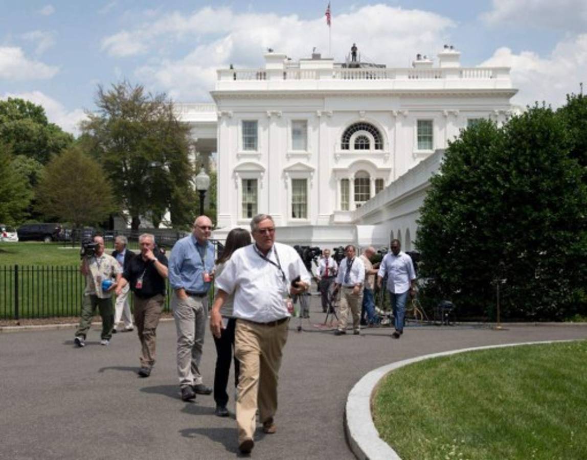 Evacuan sala de prensa de Casa Blanca
