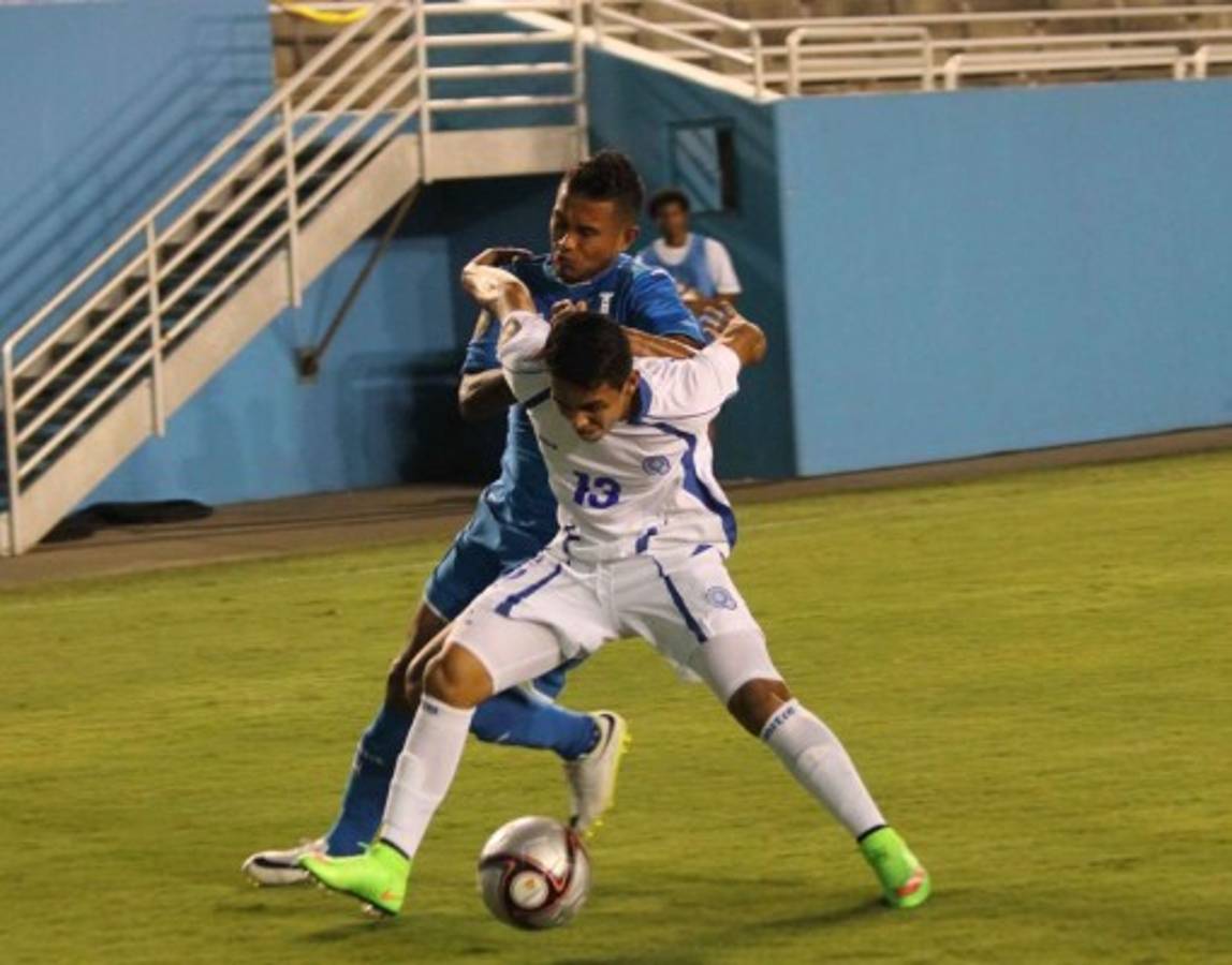 El Salvador le gana con justicia a una Honduras mediocre
