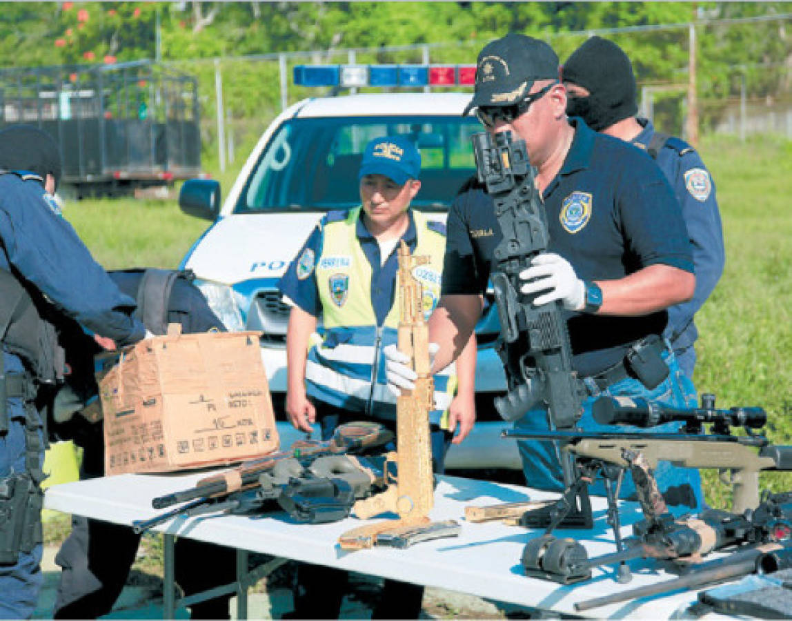 Honduras indaga si poderoso arsenal era propiedad de Los Zetas