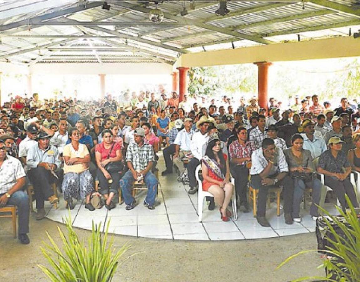 Productores celebran feria del café en Campamento