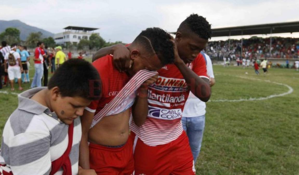 Llanto, abrazos y pesar en el descenso de Real Sociedad; vuelve a Segunda División