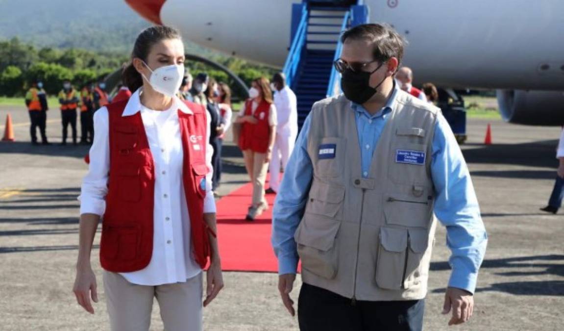 La bienvenida a la reina Letizia antes de visitar zonas devastadas (FOTOS)