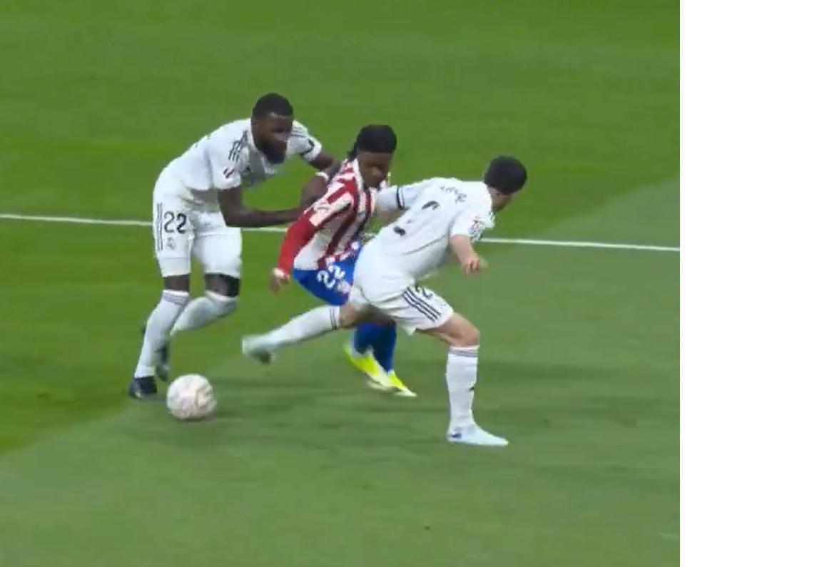 Penales no sancionados al Atlético, advertencia a Arbeloa y Vinícius se estrena