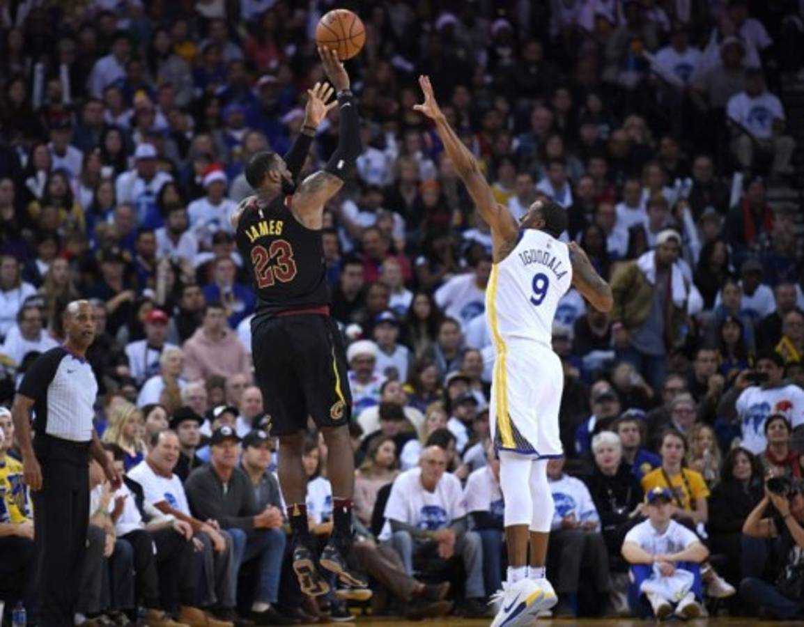 Durant le gana el duelo a LeBron en triunfo de los Warriors sobre Cavaliers