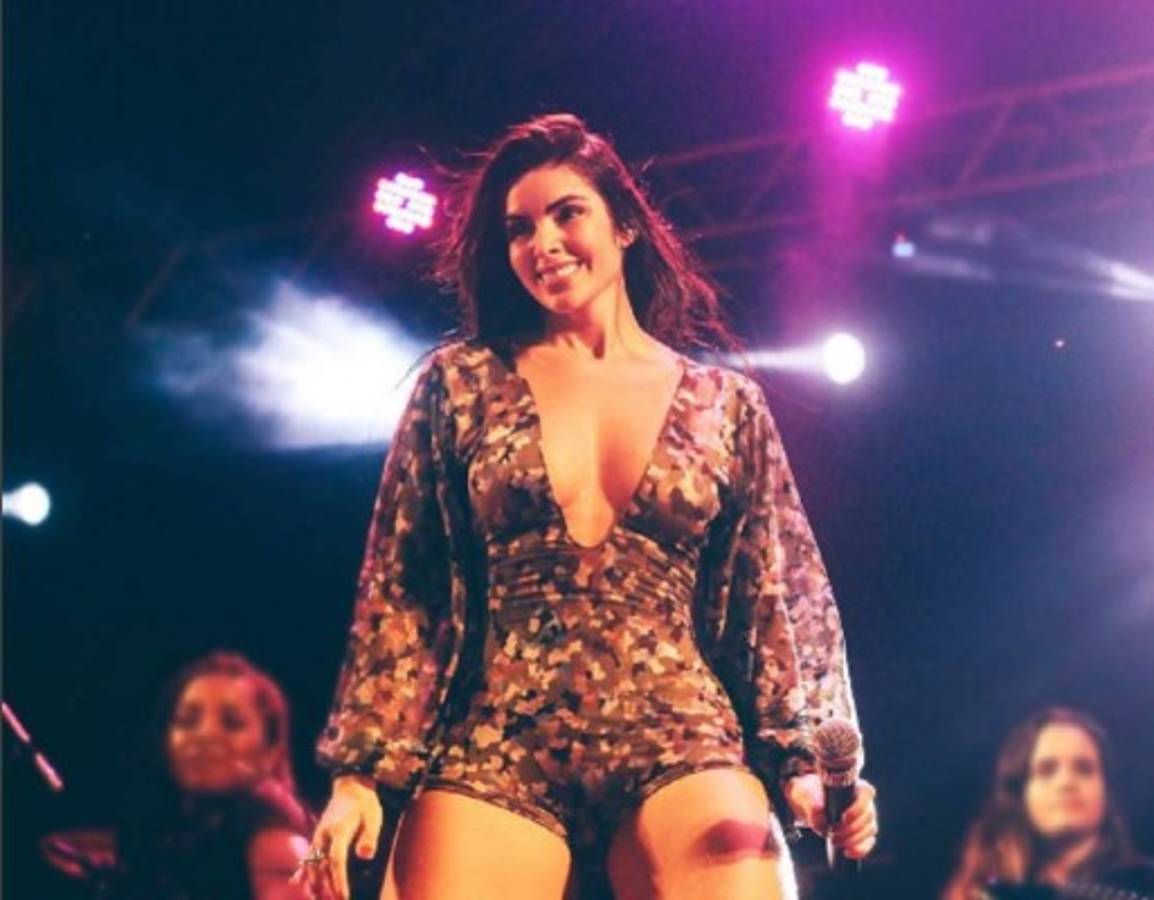 Sexi brasileña resultó ser una cantante y no una pastora