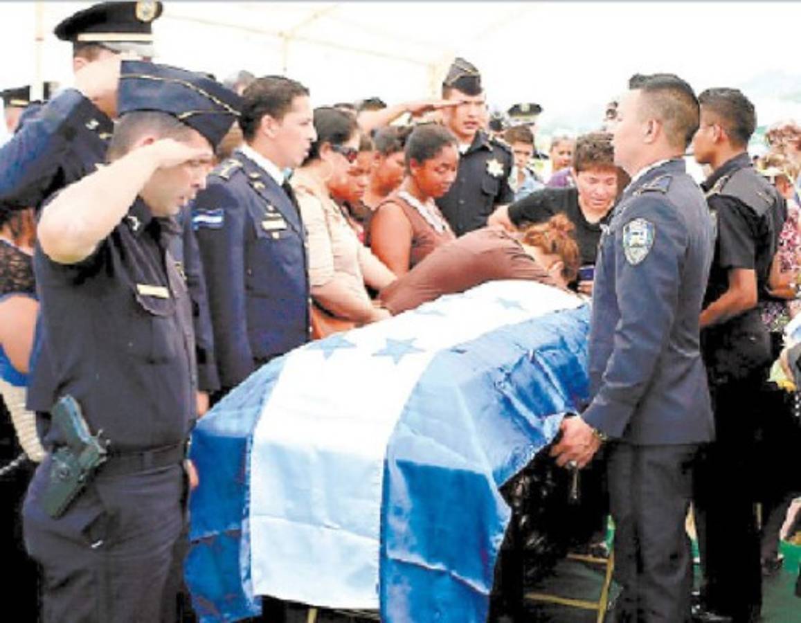 Dolor en sepelio de subinspector