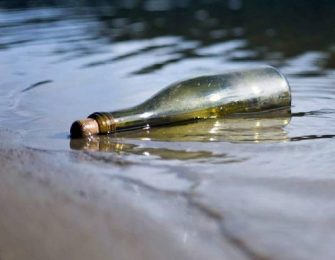 Hallan en Australia una botella con un mensaje arrojada al mar hace 132 años