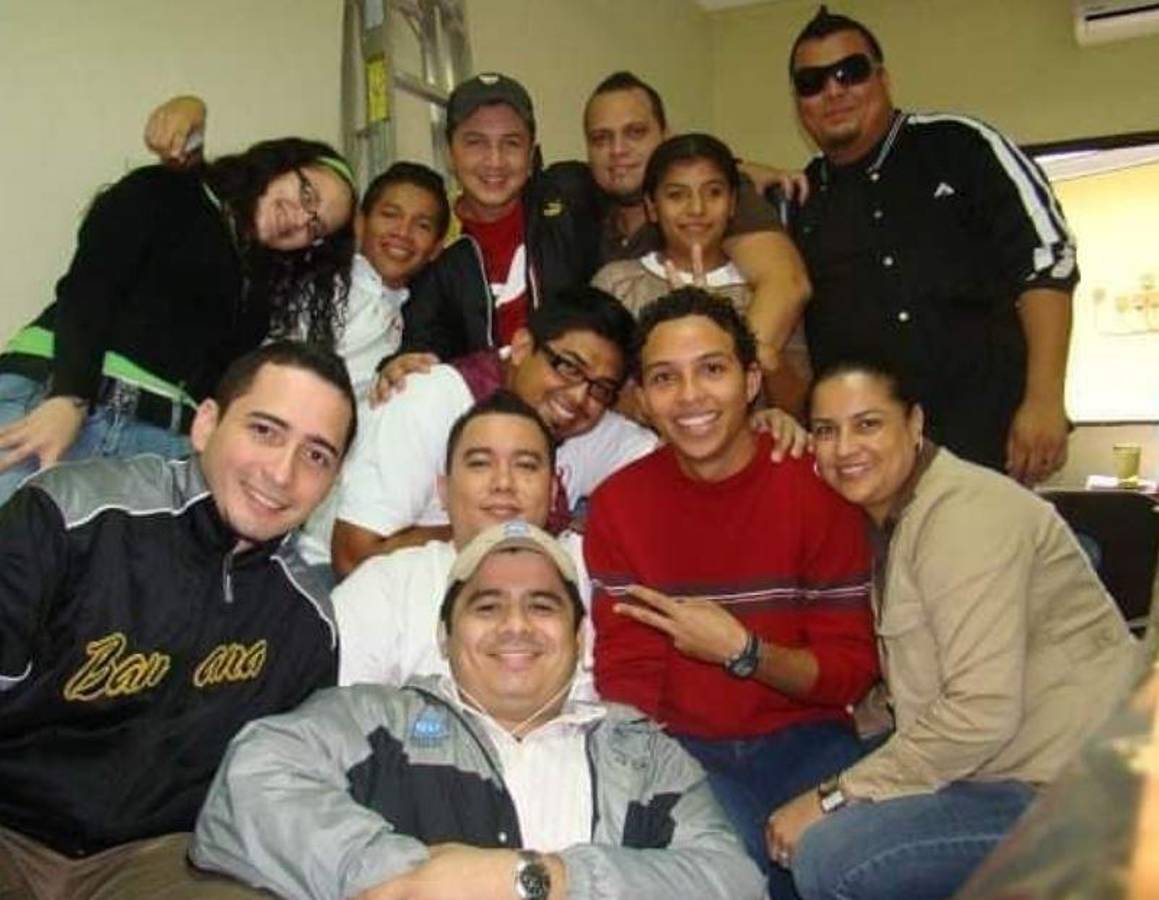 Mauricio Portillo inició en los medios de comunicación trabajando para una radio en la ciudad de El Progreso.