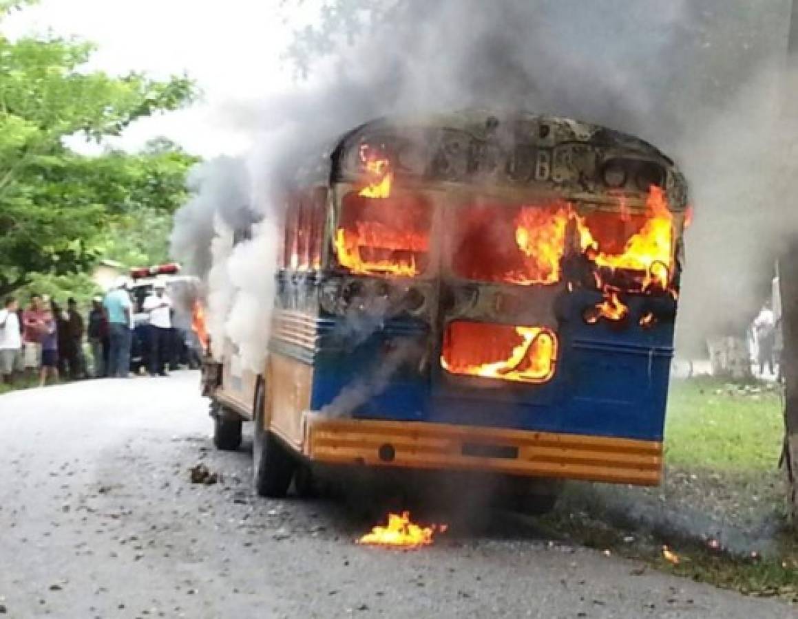 Se incendia bus escolar en el norte de Honduras